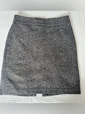 Banana Republic Mad Men
Size 8 Wool skirtClassic Black Tweed Women's